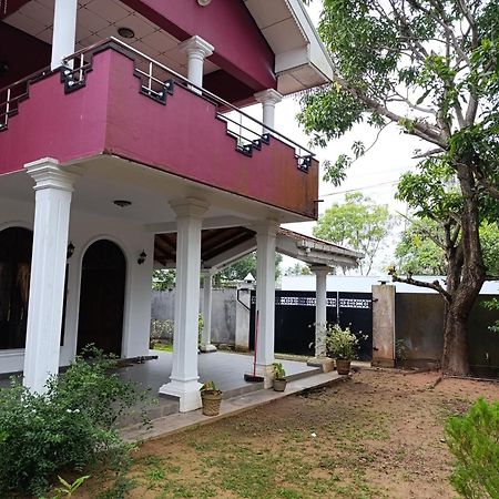 S And P Airport Transit Hostel And Villa 01 ネゴンボ エクステリア 写真