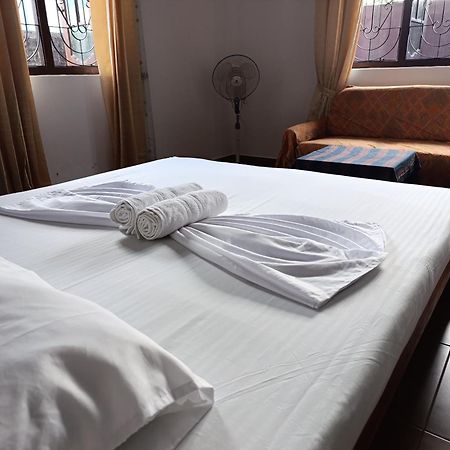 S And P Airport Transit Hostel And Villa 01 ネゴンボ エクステリア 写真