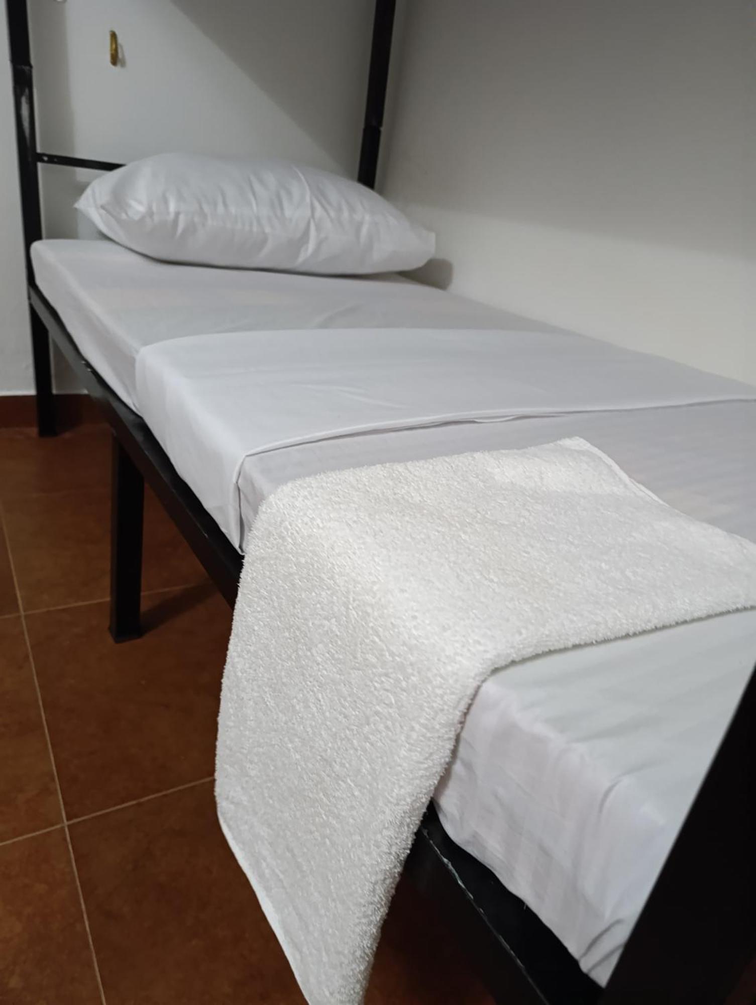 S And P Airport Transit Hostel And Villa 01 ネゴンボ エクステリア 写真