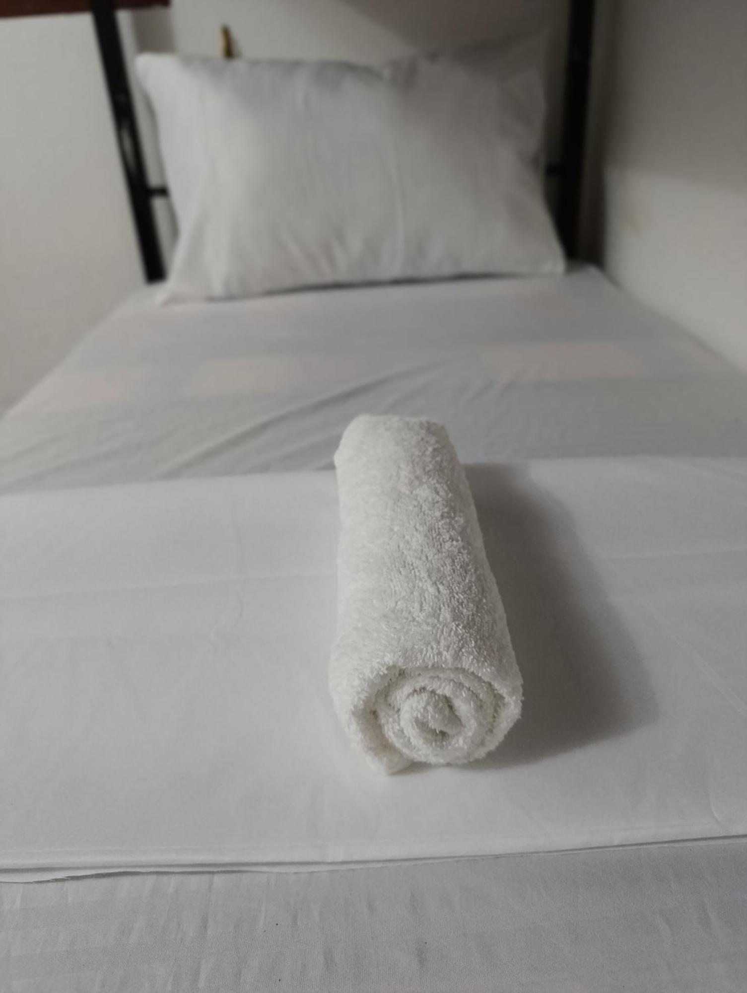 S And P Airport Transit Hostel And Villa 01 ネゴンボ エクステリア 写真