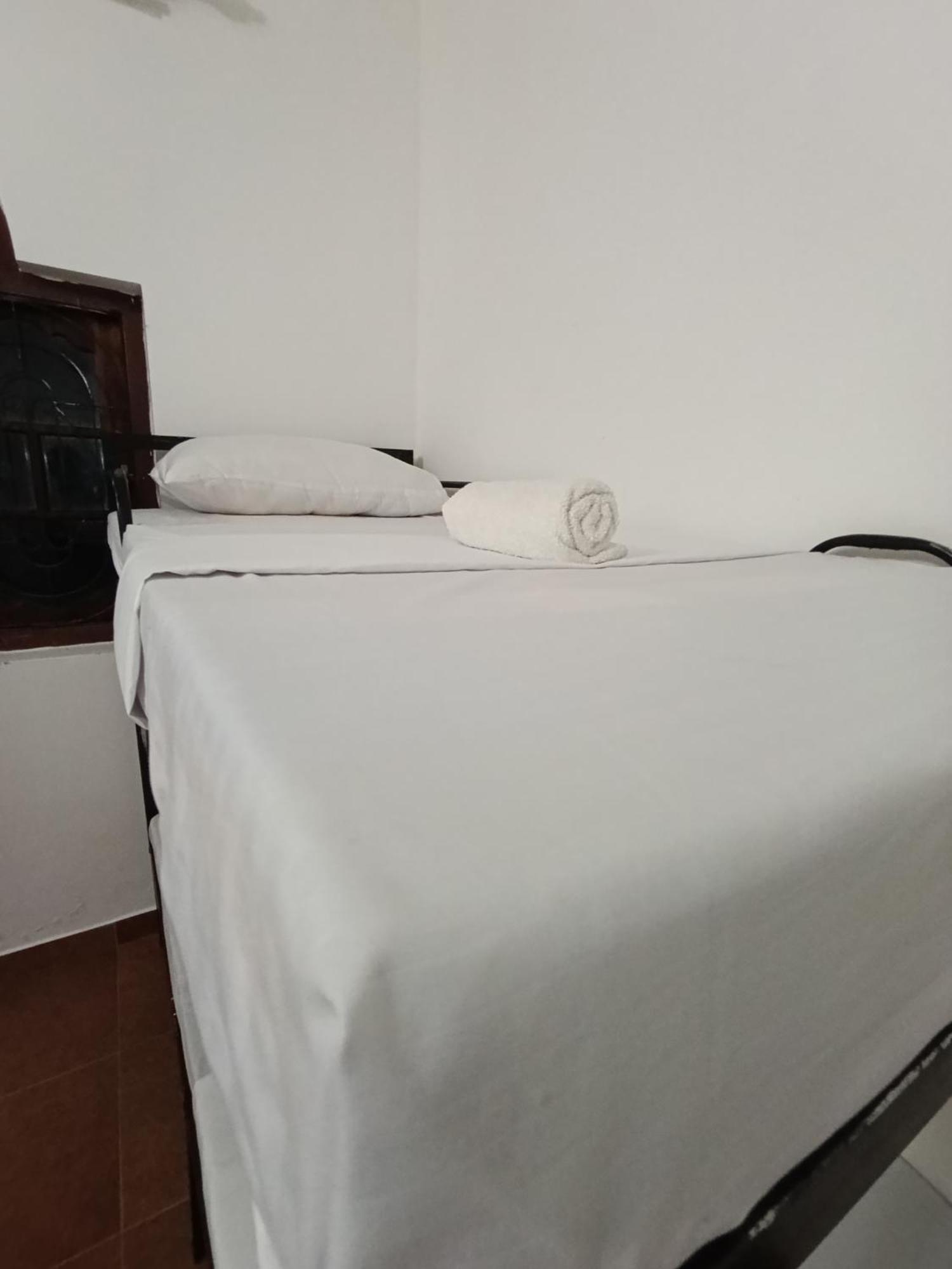 S And P Airport Transit Hostel And Villa 01 ネゴンボ エクステリア 写真