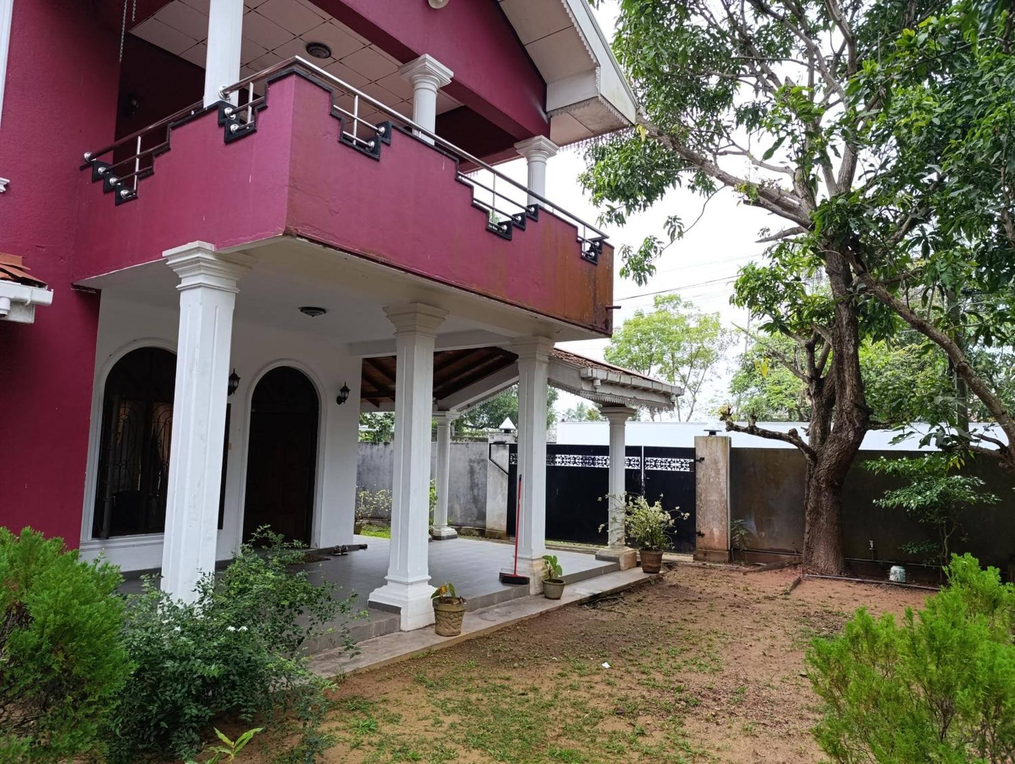 S And P Airport Transit Hostel And Villa 01 ネゴンボ エクステリア 写真