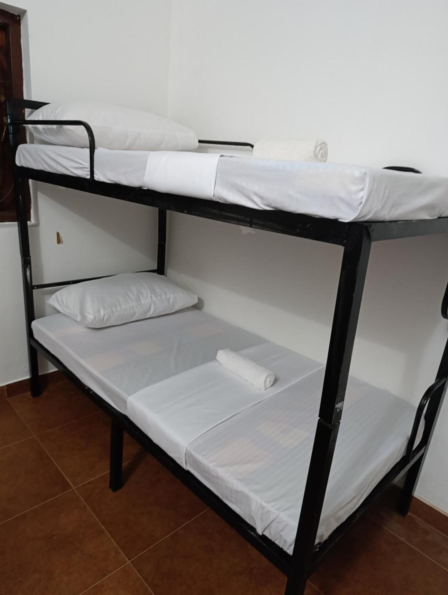 S And P Airport Transit Hostel And Villa 01 ネゴンボ エクステリア 写真