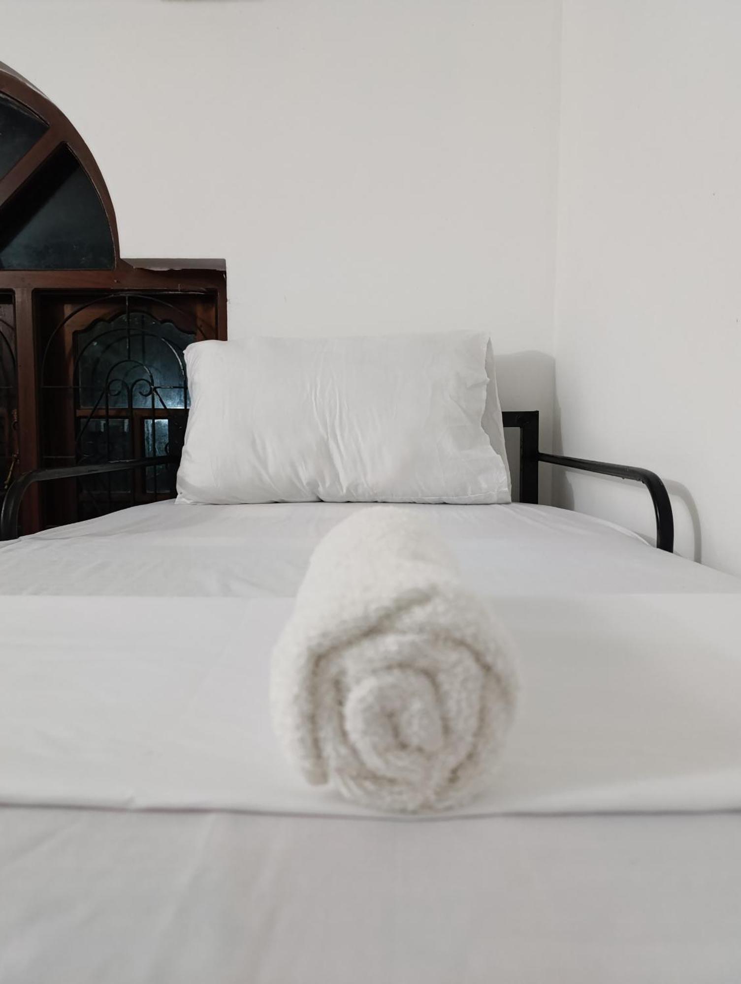 S And P Airport Transit Hostel And Villa 01 ネゴンボ エクステリア 写真